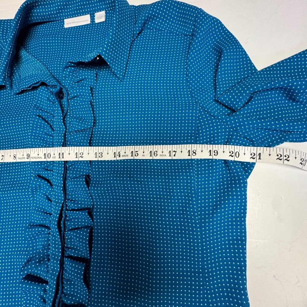 New‎ York & Company Medium Teal Ruffled Polka dot Blouse - Picture 6 of 7
